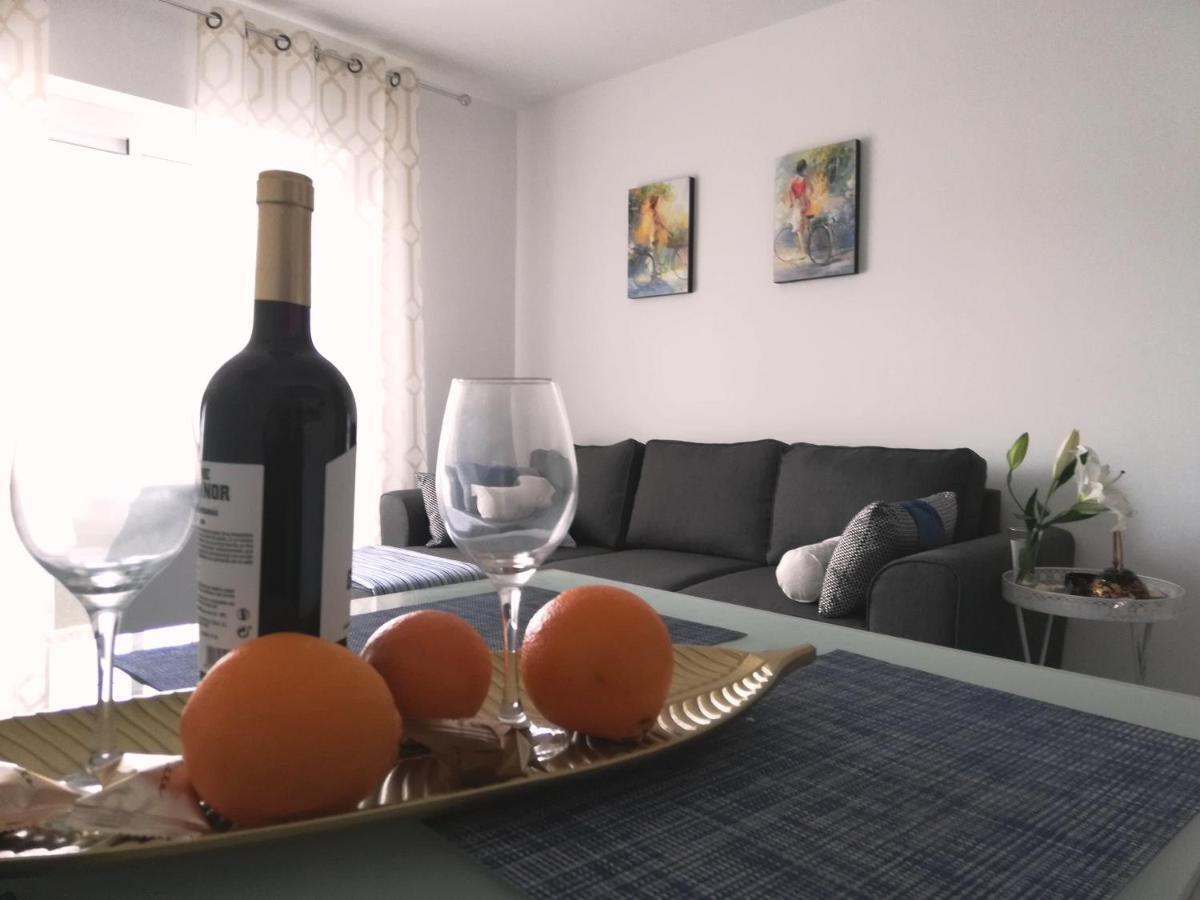Beachfront Modern And Spacious Apartment Τορεβιέχα Εξωτερικό φωτογραφία