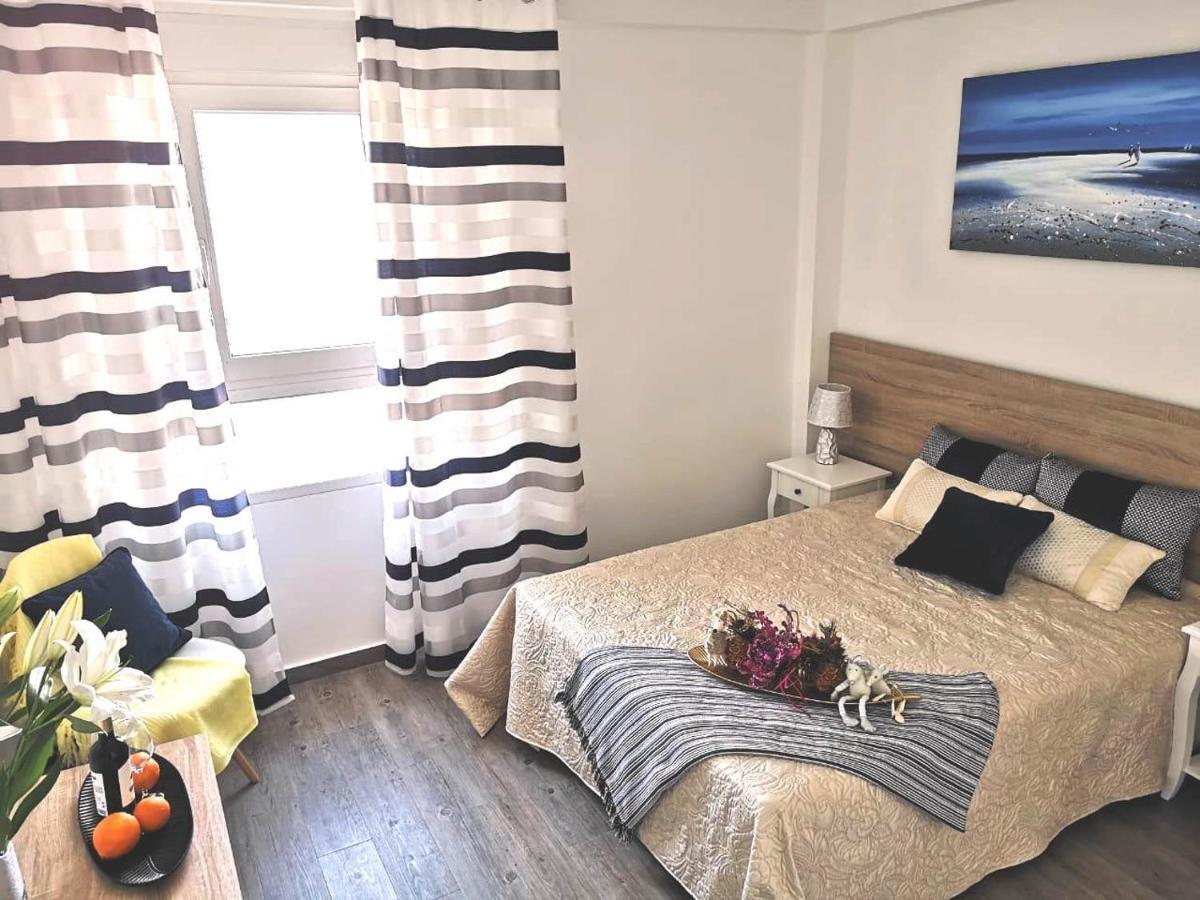 Beachfront Modern And Spacious Apartment Τορεβιέχα Εξωτερικό φωτογραφία